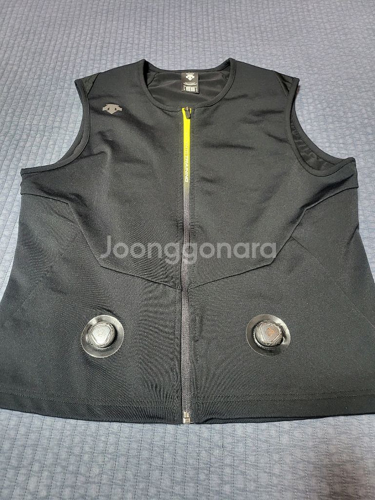 데상트 벡터 보아다이얼 조끼 L사이즈 팔아요--2
