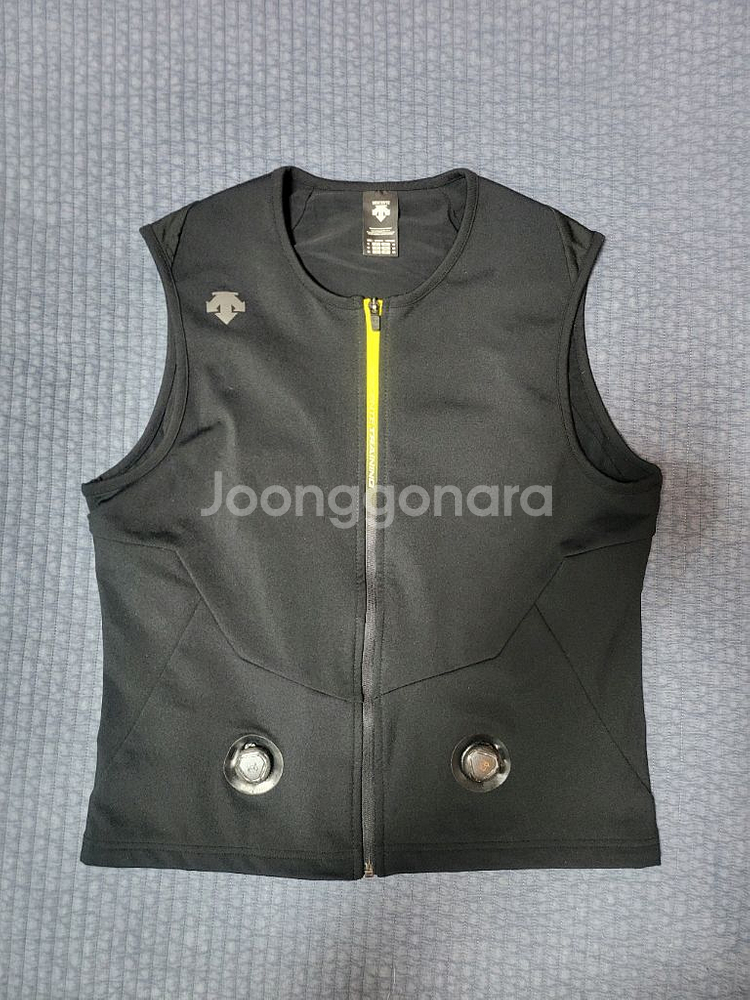 데상트 벡터 보아다이얼 조끼 L사이즈 팔아요--0