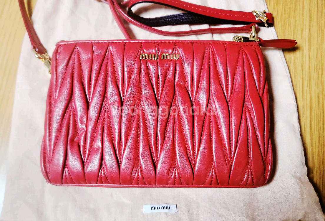 미우미우 마테라쎄 클러치백--0