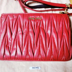 미우미우 마테라쎄 클러치백