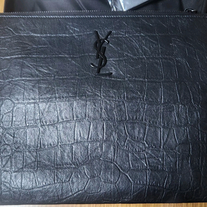 입생로랑 크로코다일 패턴 클러치백