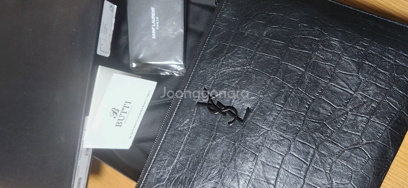 입생로랑 크로코다일 패턴 클러치백--3