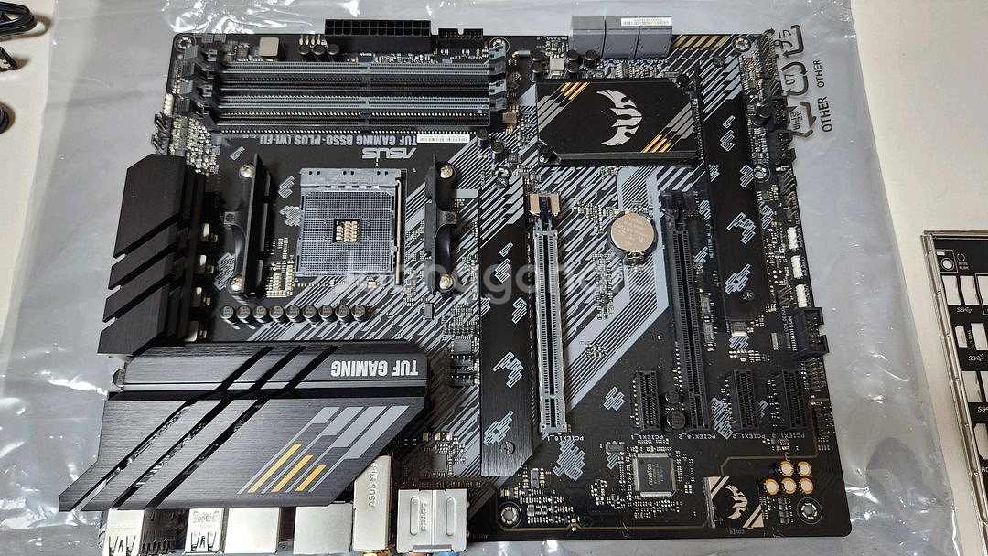 ASUS TUF GAMING B550-PLUS (WI-FI) 게이밍 메인보드--3