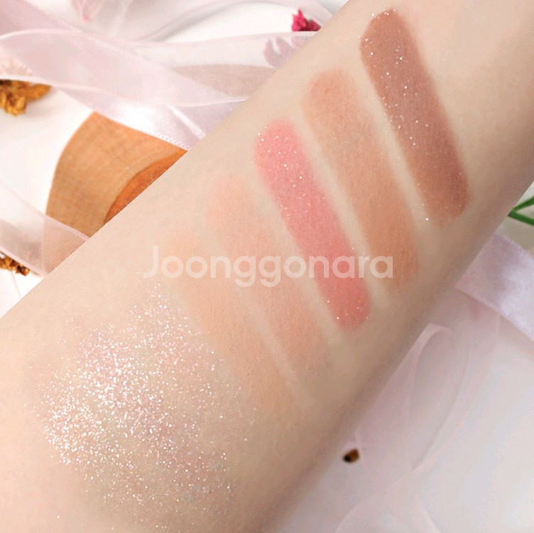 데이지크 섀도우 팔레트 08 플라워북 (새제품)--1