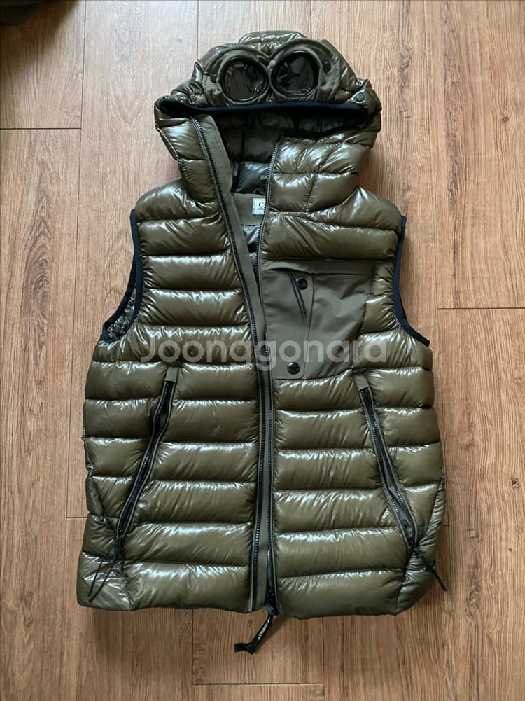 cp컴퍼니 dd쉘 조끼패딩--0