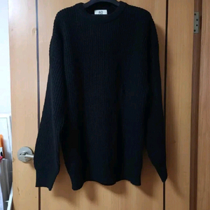 검정색 긴팔니트