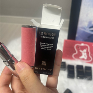 지방시 레루쥬 쉐어벨벳 립스틱 769