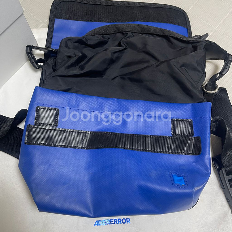 아더에러 스몰 트레이스 이스티 메신저백 Z-블루--1