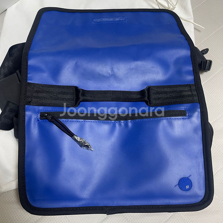 아더에러 스몰 트레이스 이스티 메신저백 Z-블루--3