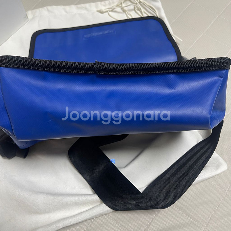 아더에러 스몰 트레이스 이스티 메신저백 Z-블루--4