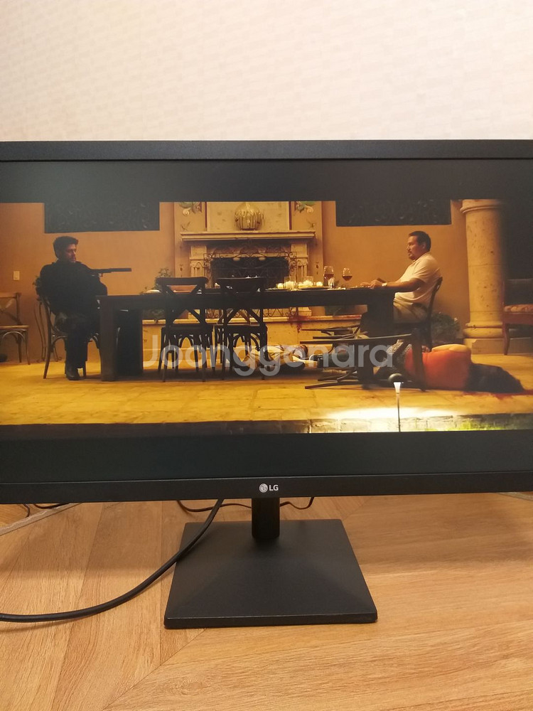 LG 24인치 모니터 판매합니다.--4