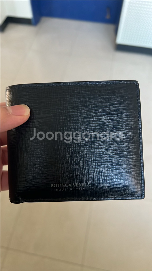 보테가 베네타 로고 프린트 반지갑 블랙--1