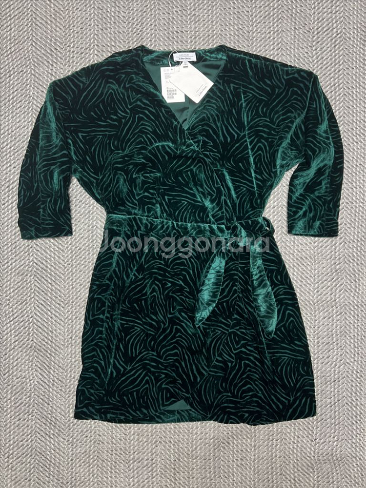 앤아더스토리즈 그린 벨벳 가디건 정품--0