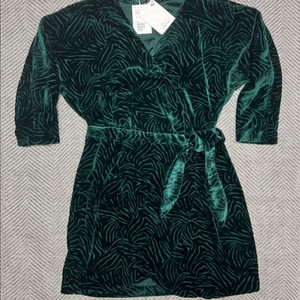 앤아더스토리즈 그린 벨벳 가디건 정품