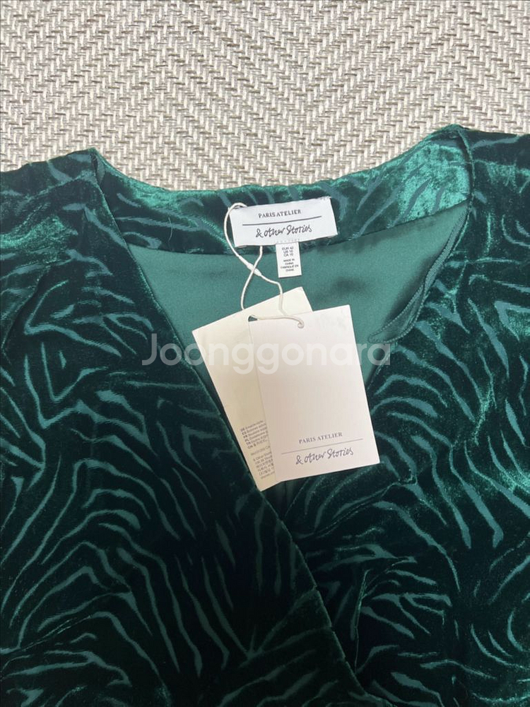 앤아더스토리즈 그린 벨벳 가디건 정품--1