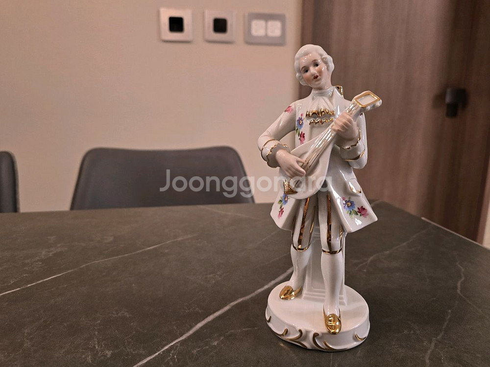 연주하는 남자 도자기 인형--7