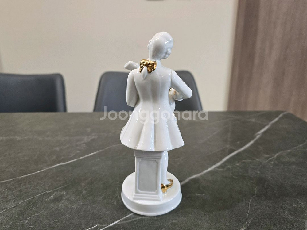 연주하는 남자 도자기 인형--4