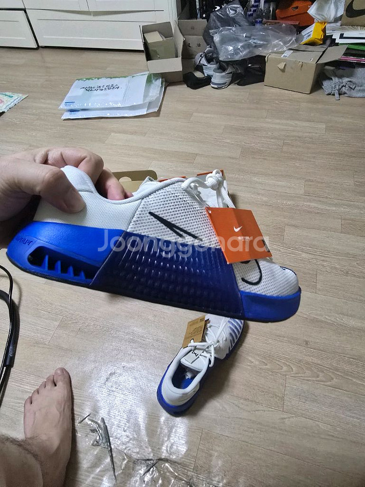 나이키 메트콘9 흰색+파랑 275 새상품 91000원 판매평상시 270신으시는 분들께 맞는 사이즈입니다택도 안뗀 상--5