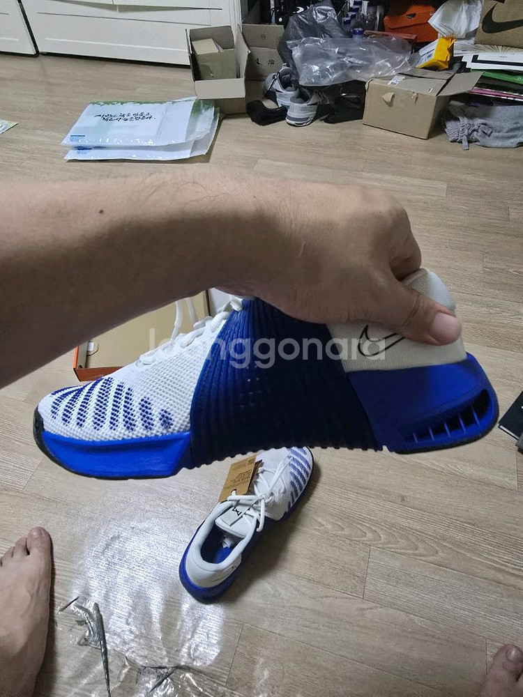 나이키 메트콘9 흰색+파랑 275 새상품 91000원 판매평상시 270신으시는 분들께 맞는 사이즈입니다택도 안뗀 상--4