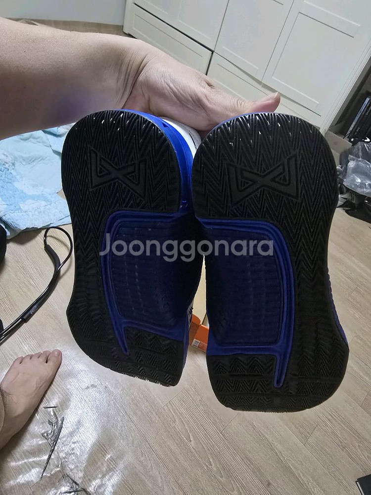 나이키 메트콘9 흰색+파랑 275 새상품 91000원 판매평상시 270신으시는 분들께 맞는 사이즈입니다택도 안뗀 상--6