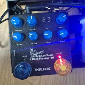 NUX NBP 5 멜빈 리 데이비스 시그니처 베이스 프리앰프 팝니다.