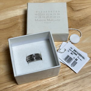 메종 마르지엘라 넘버 더블 실버링 M사이즈(한국23호)