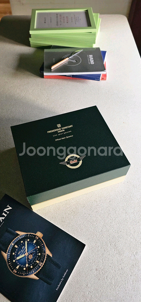 프레드릭 콘스탄트 시계--0