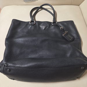 프라다 레더 토트백