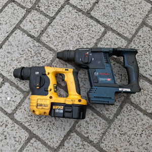 디월트 보쉬 18 충전 드릴 (부품용)