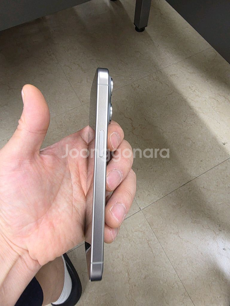 아이폰15 프로 256 내추럴 티타늄 팝니다.(리퍼)--5