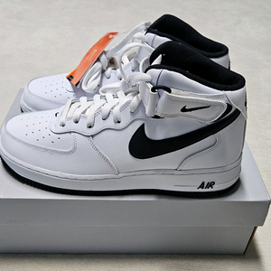 (새상품) 나이키 에어포스1 미드 흰검 275