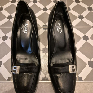 발리 레더 38반 245사이즈 플랫슈즈