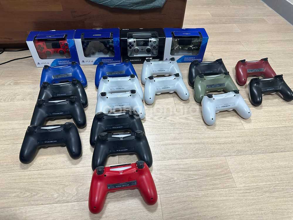 PS4(플스4) 듀얼쇼크 신형 팝니다.--1