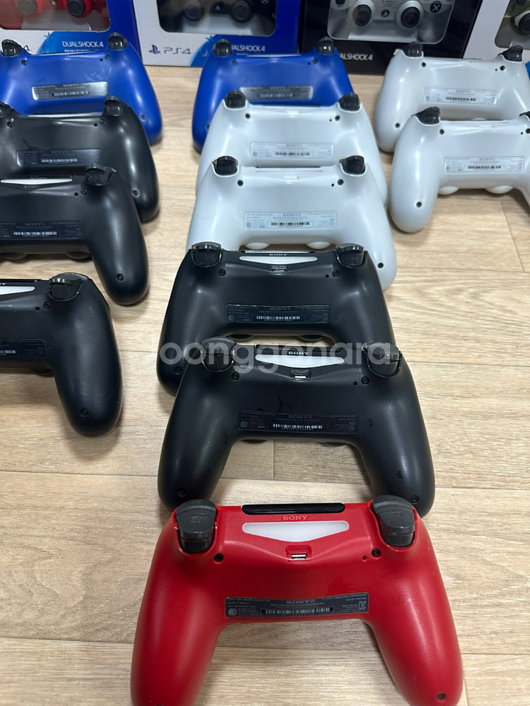 PS4(플스4) 듀얼쇼크 신형 팝니다.--3