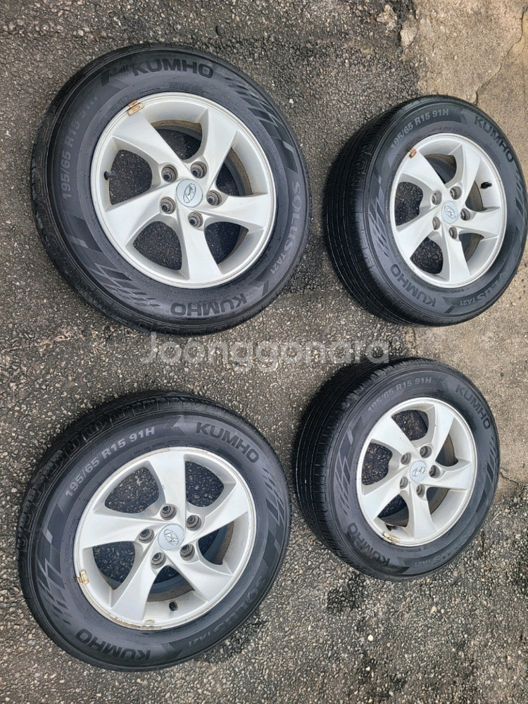 아반떼md TA21 195/65 R15 휠타이어 4개 판매합니다--0