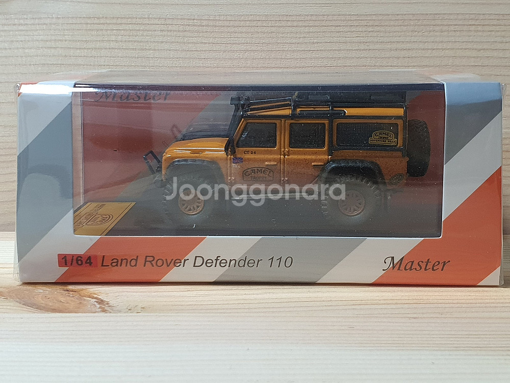 1/64 다이캐스트 마스터 랜드로버 디펜더 110 카멜트로피 더티 버전--0