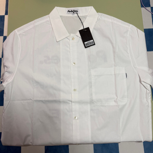 (L)피치스 스테이플 셔츠 화이트 판매합니다