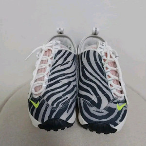 여성 나이키 에어풋스 케이프 운동화 (235)