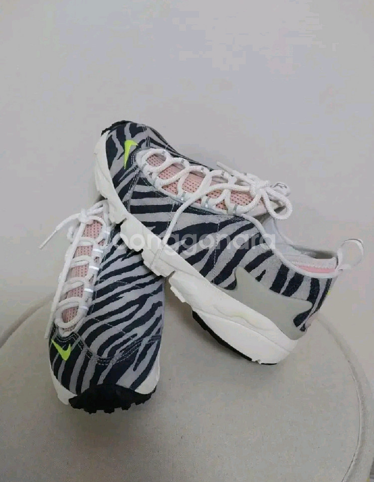 여성 나이키 에어풋스 케이프 운동화 (235)--2