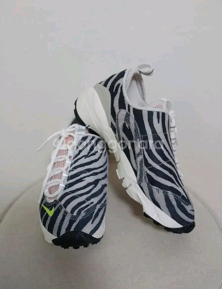 여성 나이키 에어풋스 케이프 운동화 (235)--1