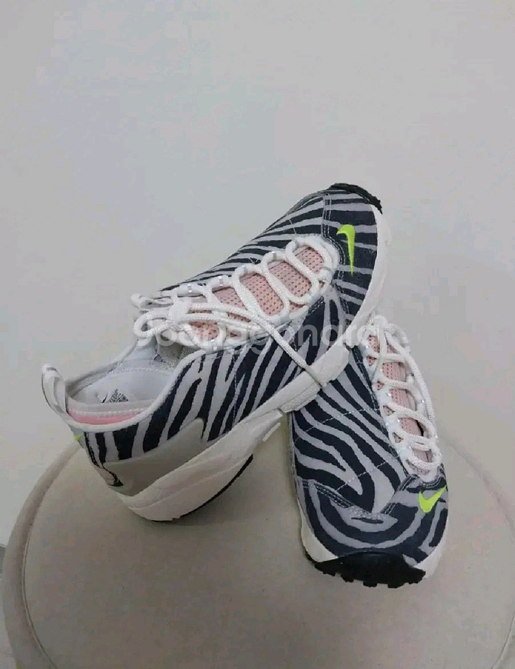 여성 나이키 에어풋스 케이프 운동화 (235)--3