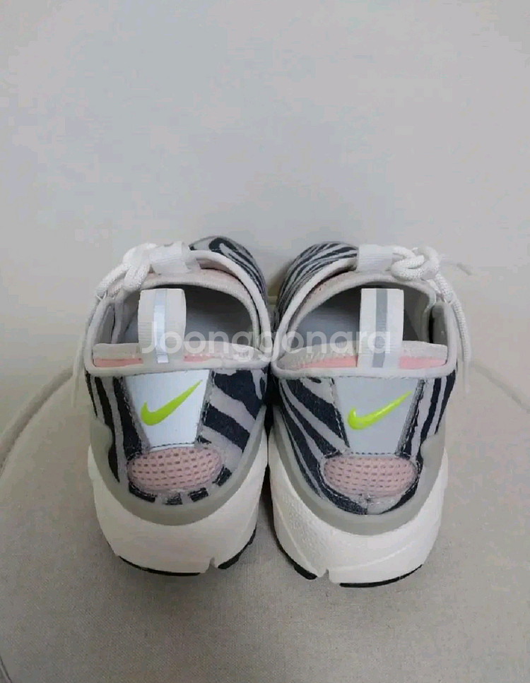 여성 나이키 에어풋스 케이프 운동화 (235)--4