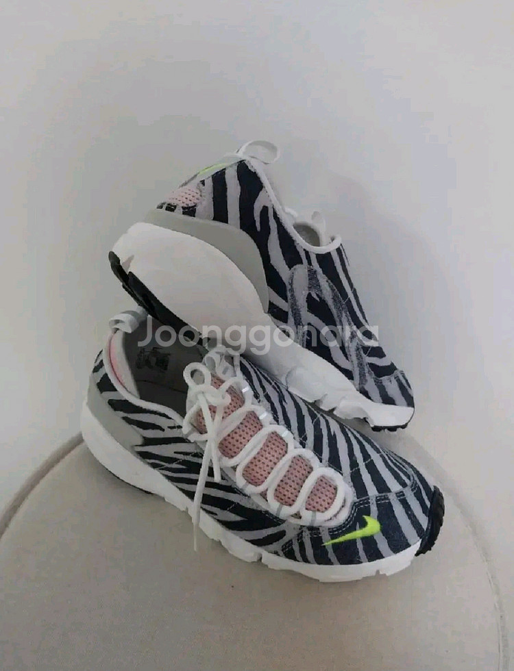 여성 나이키 에어풋스 케이프 운동화 (235)--6