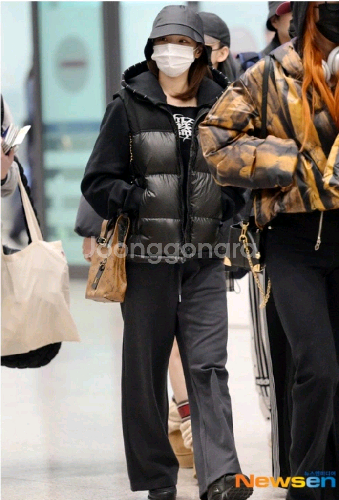 노스페이스 화이트 라벨 눕시 다운 베스트 블랙--7