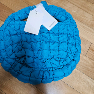 코스 퀼티드 미니 구름빵가방