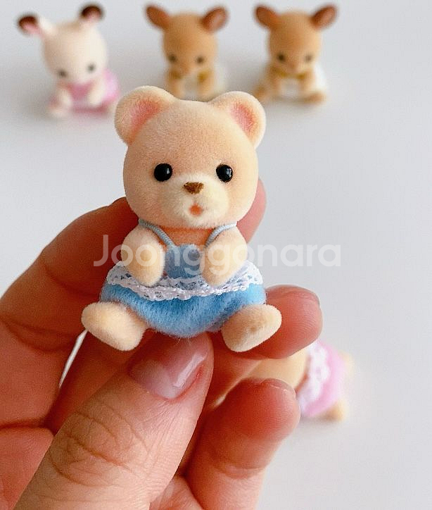 실바니안 곰 쌍둥이 아기와 아기 기차 놀이--0