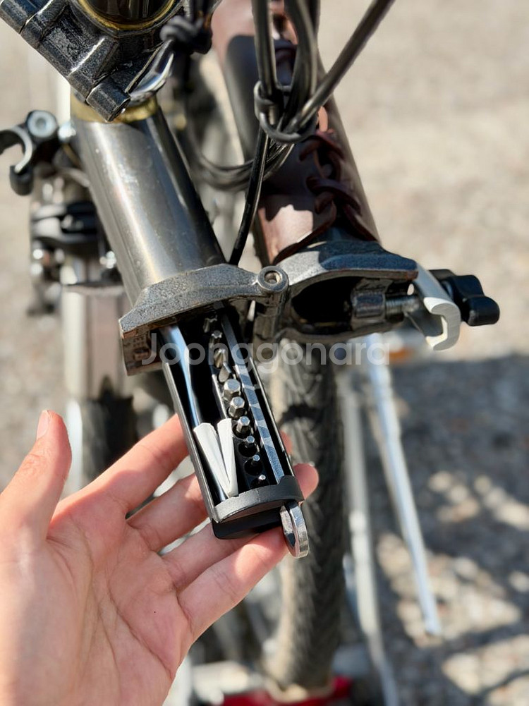 브롬톤 접이식 자전거 M6R 풀옵션 로우라커 프리미엄 단종 색상--8