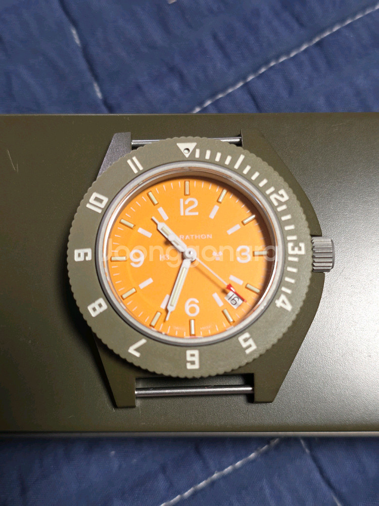 마라톤 제이크루 파일럿 네비게이터 쿼츠 41미리 쿼츠 시계구성품 겉박스 제외 풀셋상태 매우 좋습니다. 사진참조발매시--0