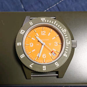 마라톤 제이크루 파일럿 네비게이터 쿼츠 41미리 쿼츠 시계구성품 겉박스 제외 풀셋상태 매우 좋습니다. 사진참조발매시