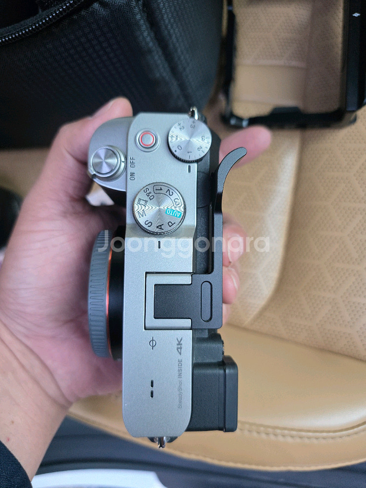 소니 풀프레임 미러리스 A7C 신번들킷 팝니다. 흑갈리 추금+교신도 합니다--3